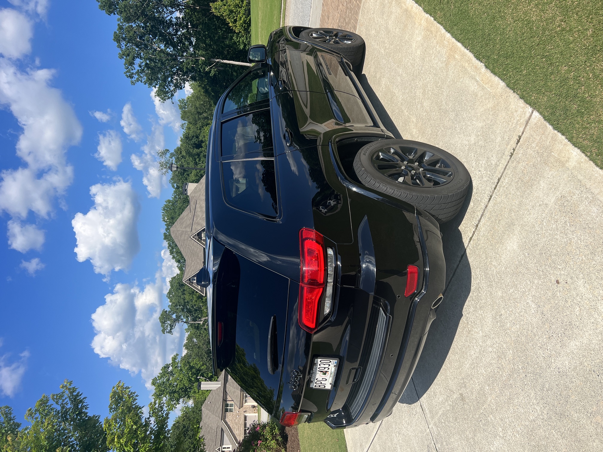 Used 2018 Jeep Grand Cherokee Altitude RWD image 2