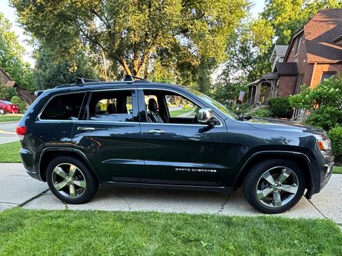 Used 2015 Jeep Grand Cherokee Overland AWD/4WD image 4