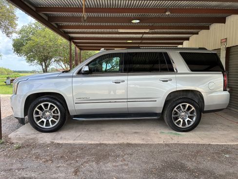 Used 2017 GMC Yukon Denali RWD image 1