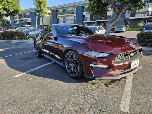 Used 2018 Ford Mustang Coupe image 4