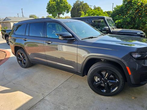 Used 2021 Jeep Grand Cherokee L Laredo image 5