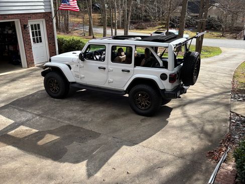 Used 2021 Jeep Wrangler Unlimited Sahara image 10