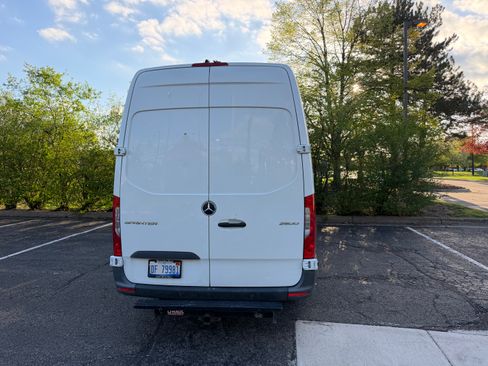 Used 2022 Mercedes-Benz Sprinter 2500 image 4
