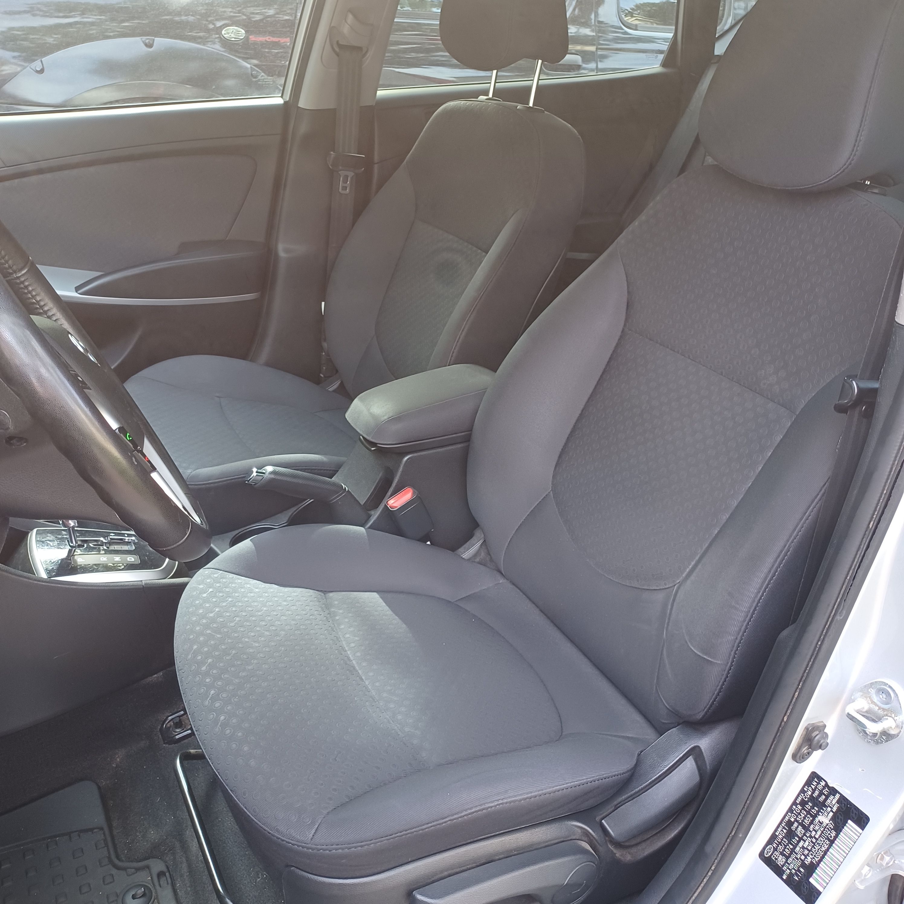 Used 2013 Hyundai Accent SE FWD image 10