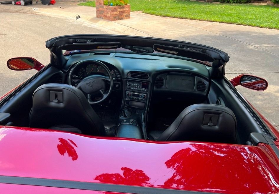 Used 2004 Chevrolet Corvette Convertible w/ Preferred Equipment Group RWD image 6
