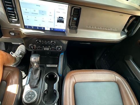 Used 2023 Ford Bronco Outer Banks w/ Sasquatch Package image 9