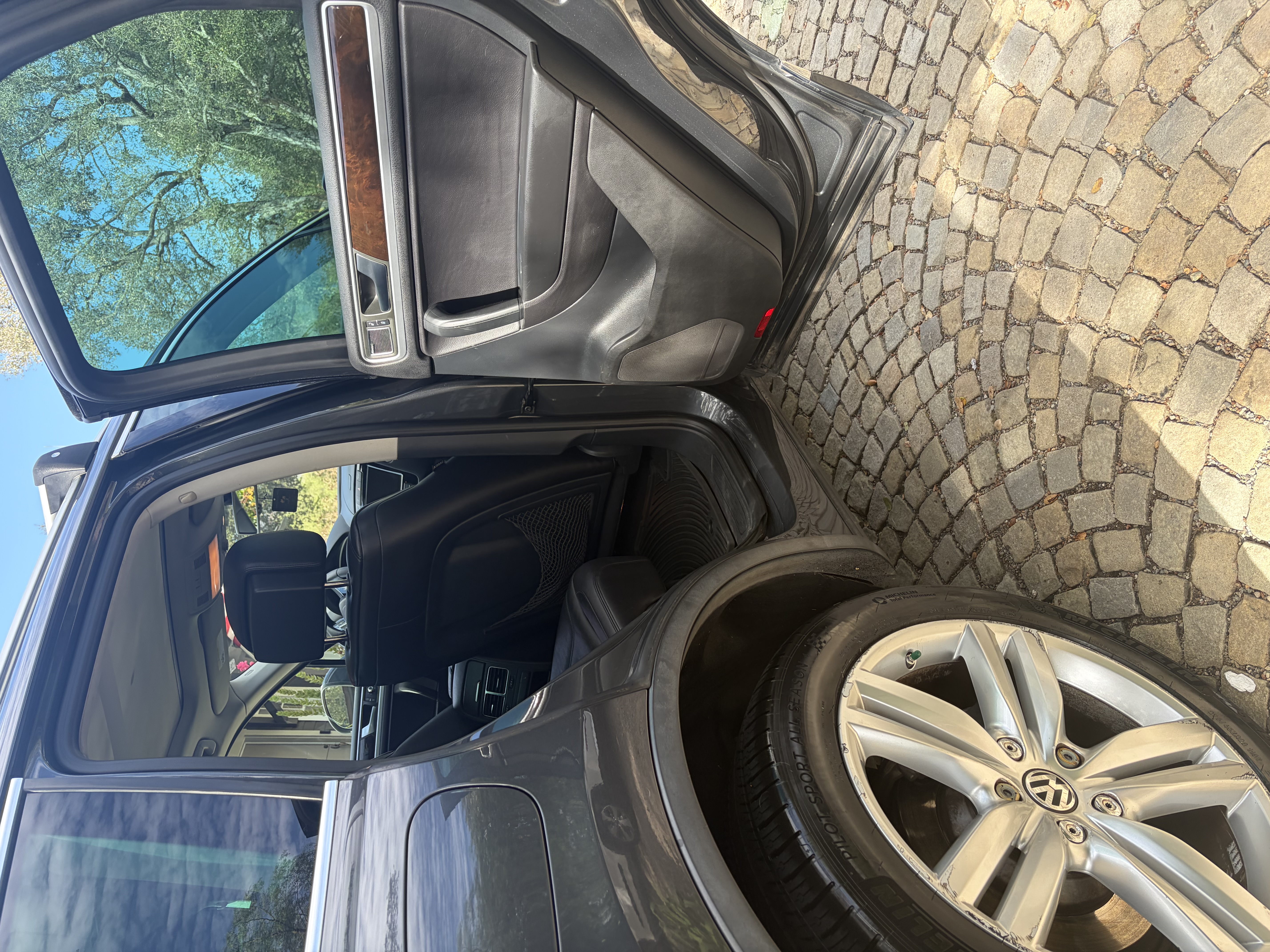 Used 2014 Volkswagen Touareg Executive AWD/4WD image 11
