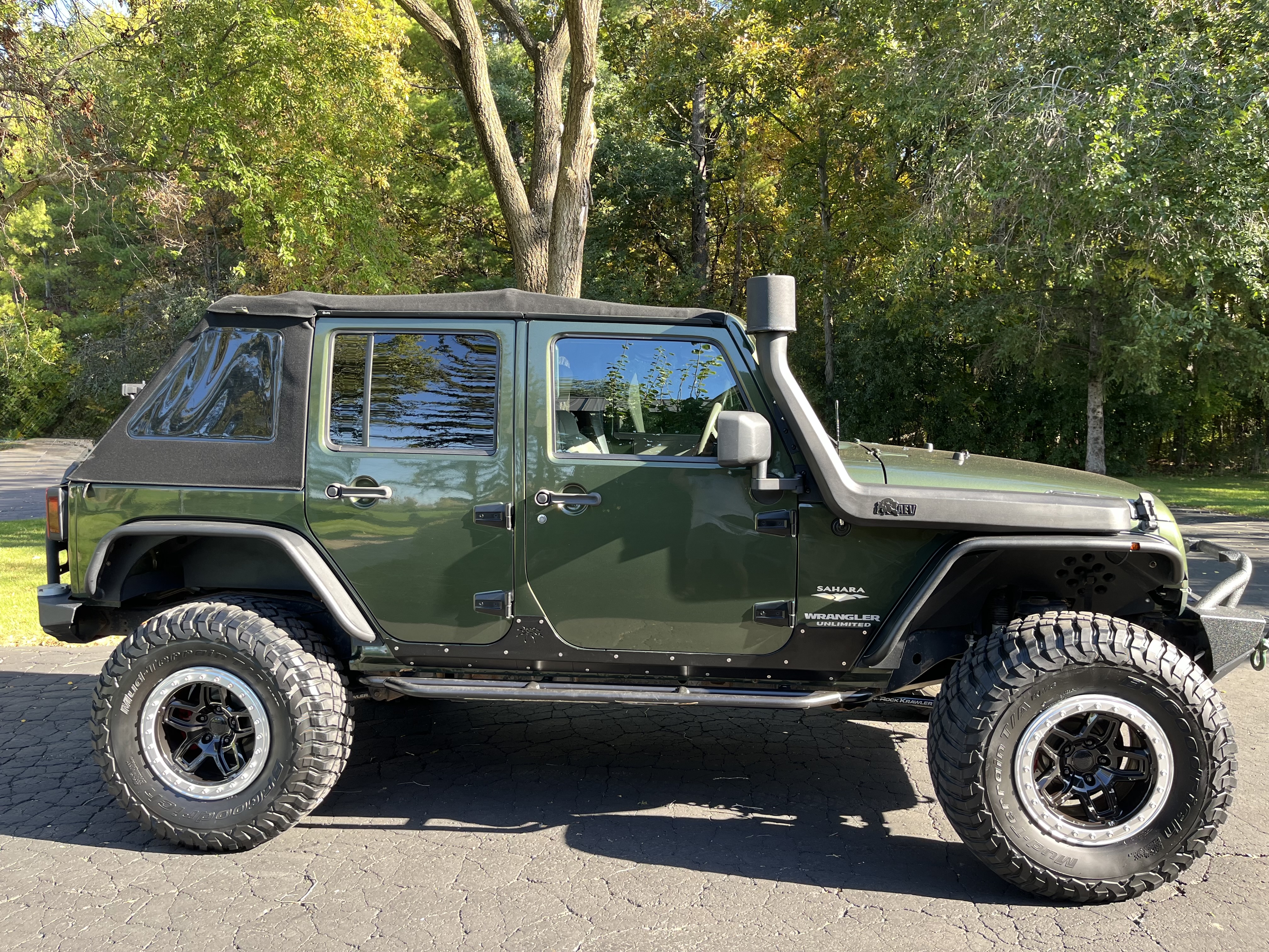Used 2007 Jeep Wrangler Unlimited Sahara w/ Dual Top Group AWD/4WD image 4