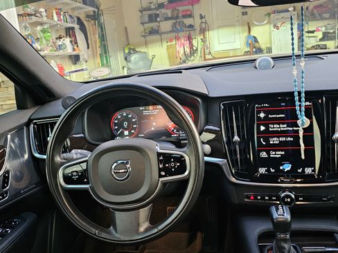 Used 2018 Volvo S90 T6 Momentum w/ Convenience Package image 6