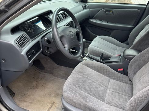 Used 2001 Toyota Camry LE image 9