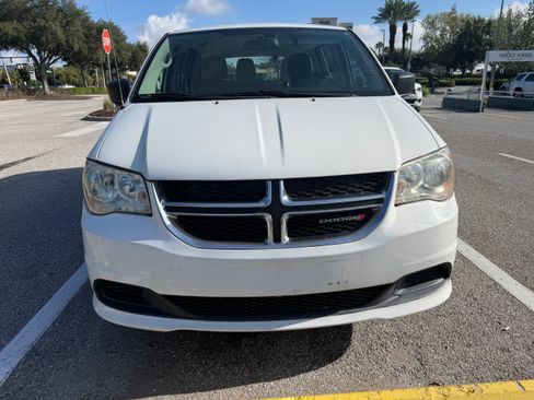 Used 2014 Dodge Grand Caravan American Value Package w/ UConnect Hands-Free Group FWD image 8