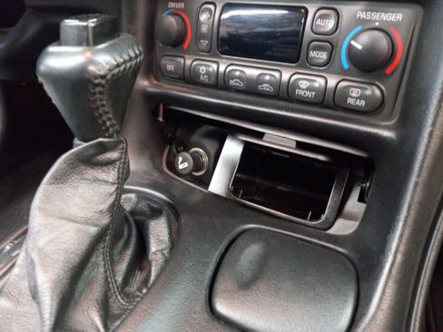 Used 1998 Chevrolet Corvette Coupe w/ Roof Pkg image 17