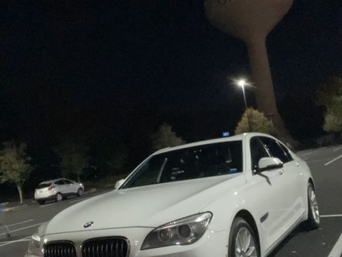 Used 2014 BMW 750Li xDrive image 9