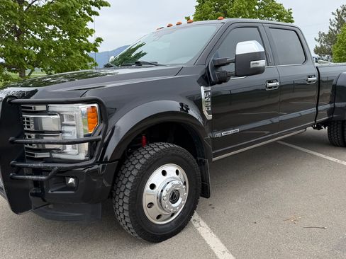 Used 2017 Ford F450 Platinum w/ Platinum Ultimate Package AWD/4WD image 11