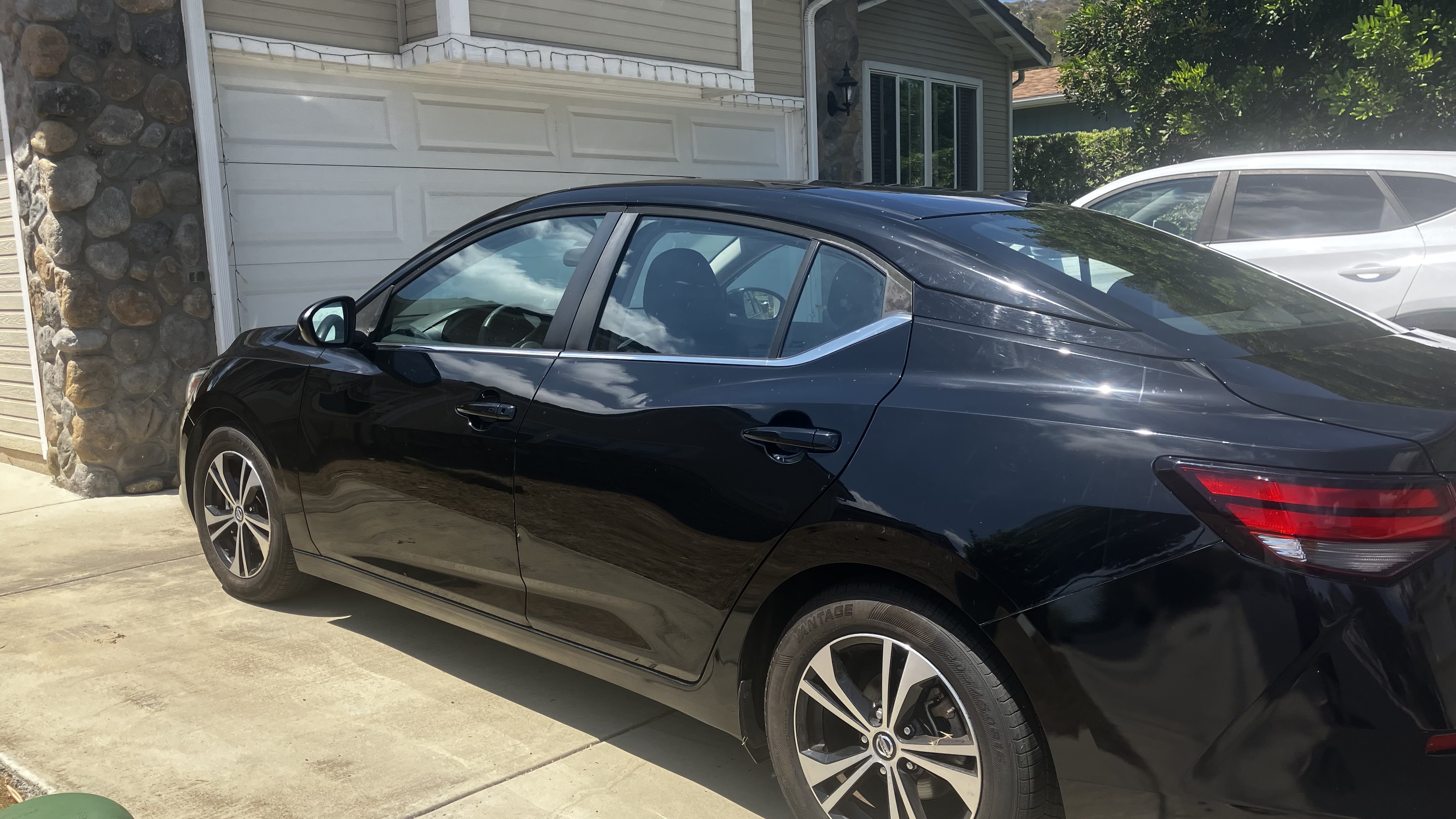 Used 2021 Nissan Sentra SV FWD image 2