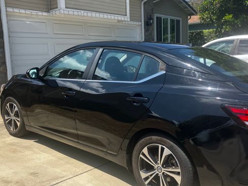Used 2021 Nissan Sentra SV FWD image 2
