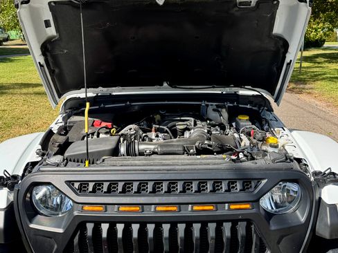 Used 2023 Jeep Wrangler Rubicon w/ Cold Weather Group image 10