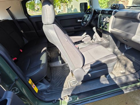 Used 2014 Toyota FJ Cruiser 4WD image 9