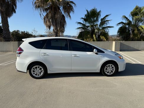 Used 2015 Toyota Prius V Three image 1
