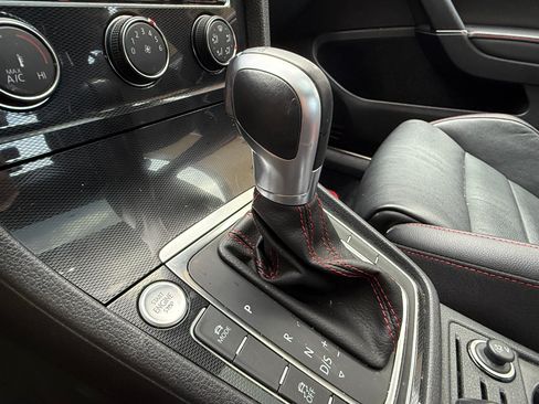 Used 2017 Volkswagen GTI SE image 12