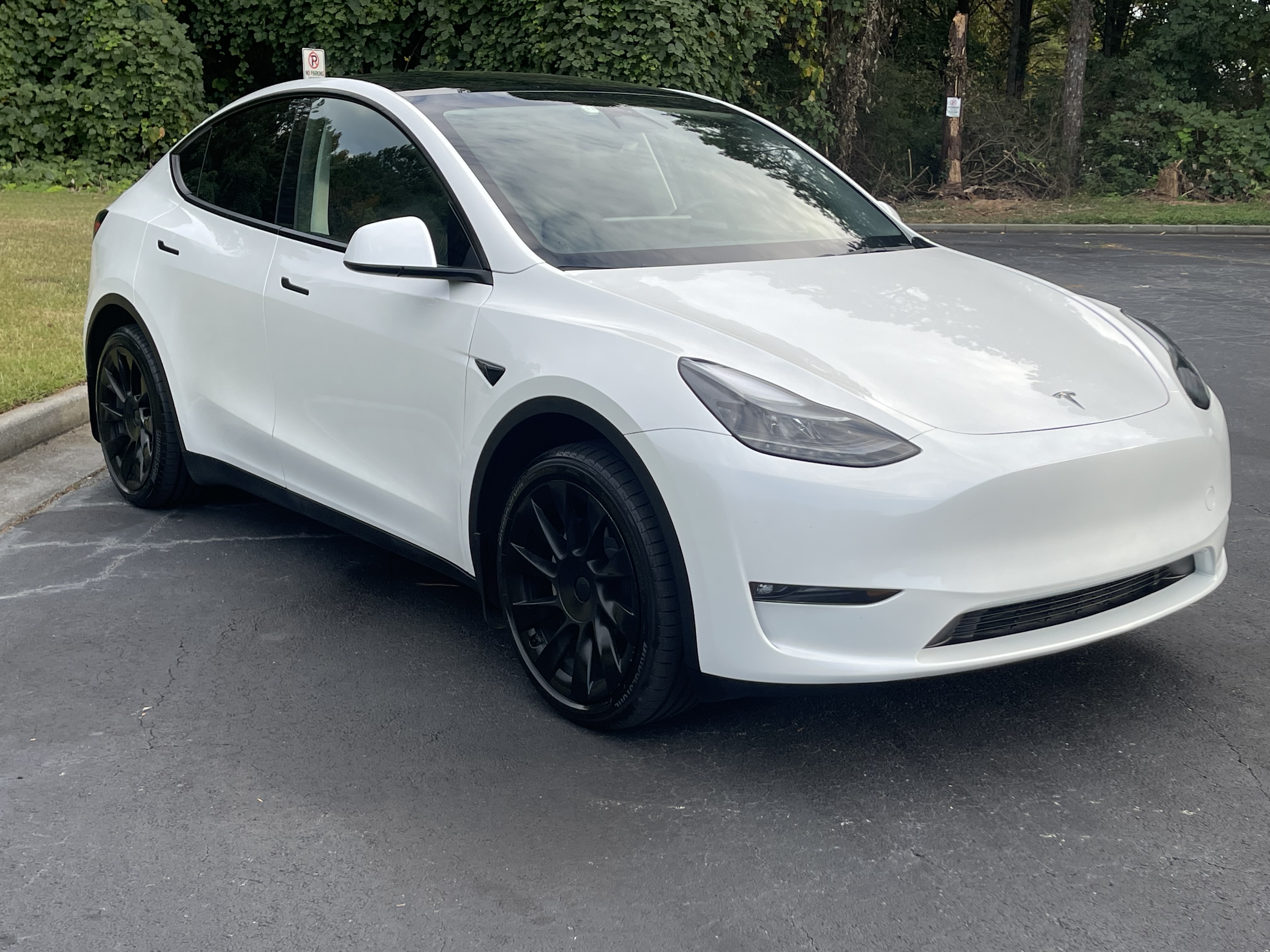 Used 2023 Tesla Model Y Long Range AWD/4WD image 2
