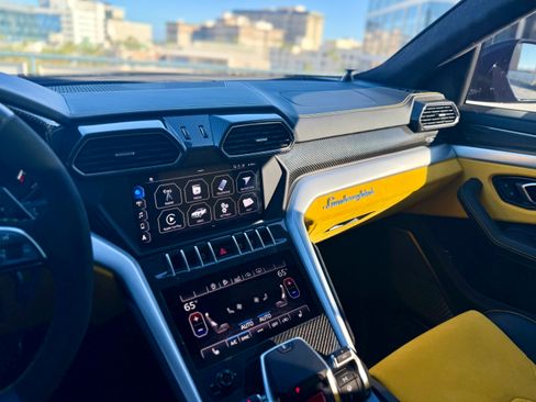 Used 2019 Lamborghini Urus image 25
