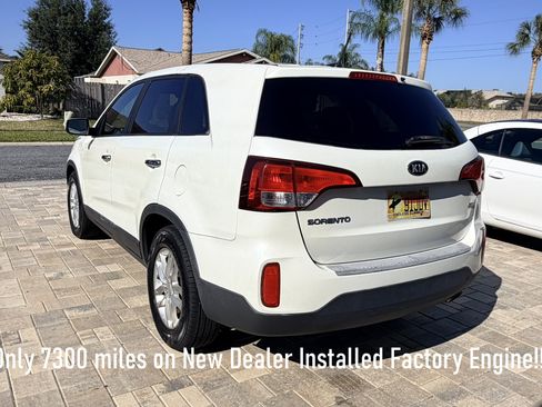 Used 2015 Kia Sorento LX image 1