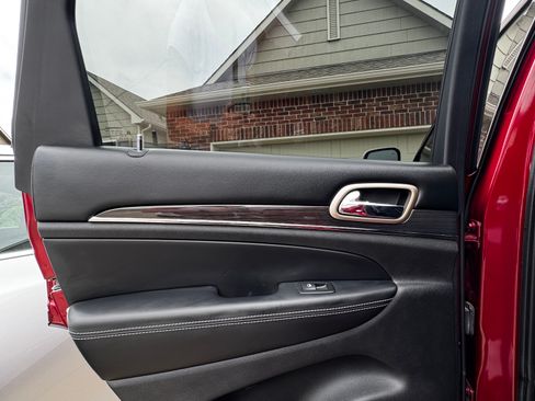 Used 2015 Jeep Grand Cherokee Overland AWD/4WD image 30