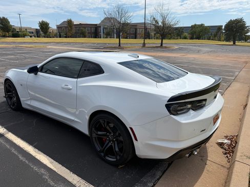 Used 2023 Chevrolet Camaro SS RWD image 9