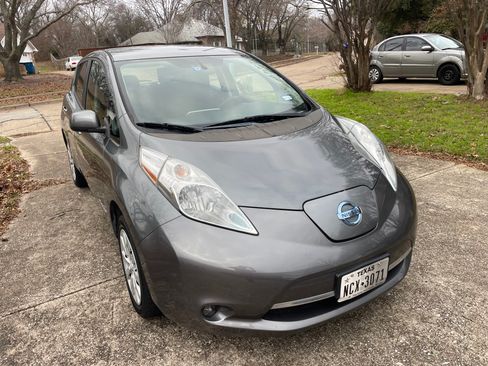 Used 2017 Nissan Leaf S image 2