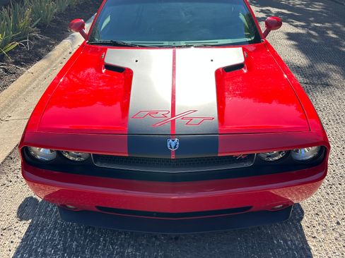 Used 2010 Dodge Challenger R/T image 8