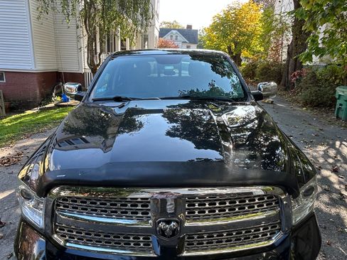 Used 2018 RAM 1500 Laramie image 6