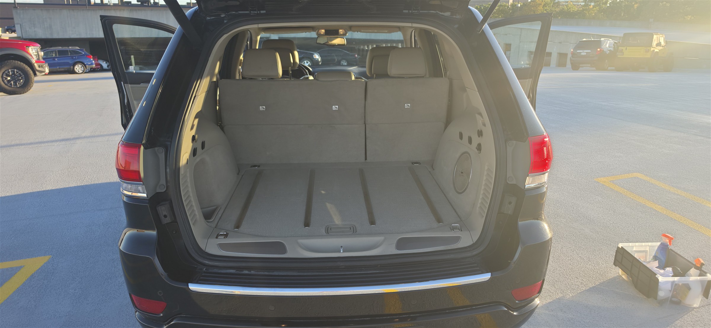Used 2014 Jeep Grand Cherokee Overland AWD/4WD image 14