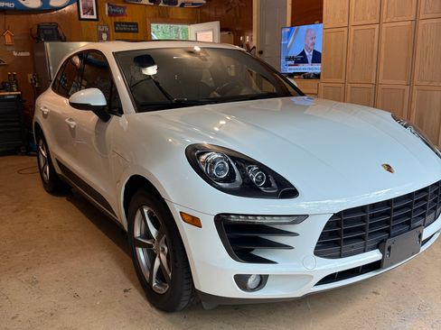 Used 2017 Porsche Macan AWD/4WD image 2