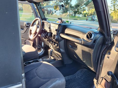 Used 2014 Jeep Wrangler Sport image 11