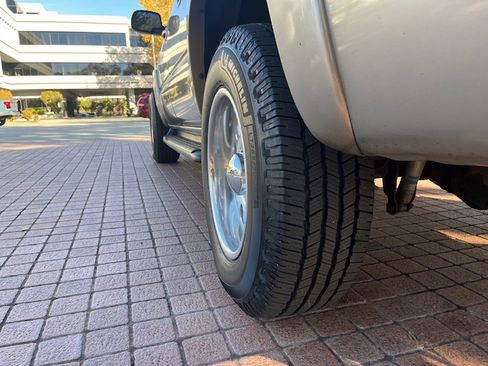 Used 2001 Chevrolet Suburban 2500 LT w/ LT Preferred Equipment Group image 31