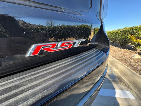 Used 2022 Chevrolet Suburban RST w/ Luxury Package image 27