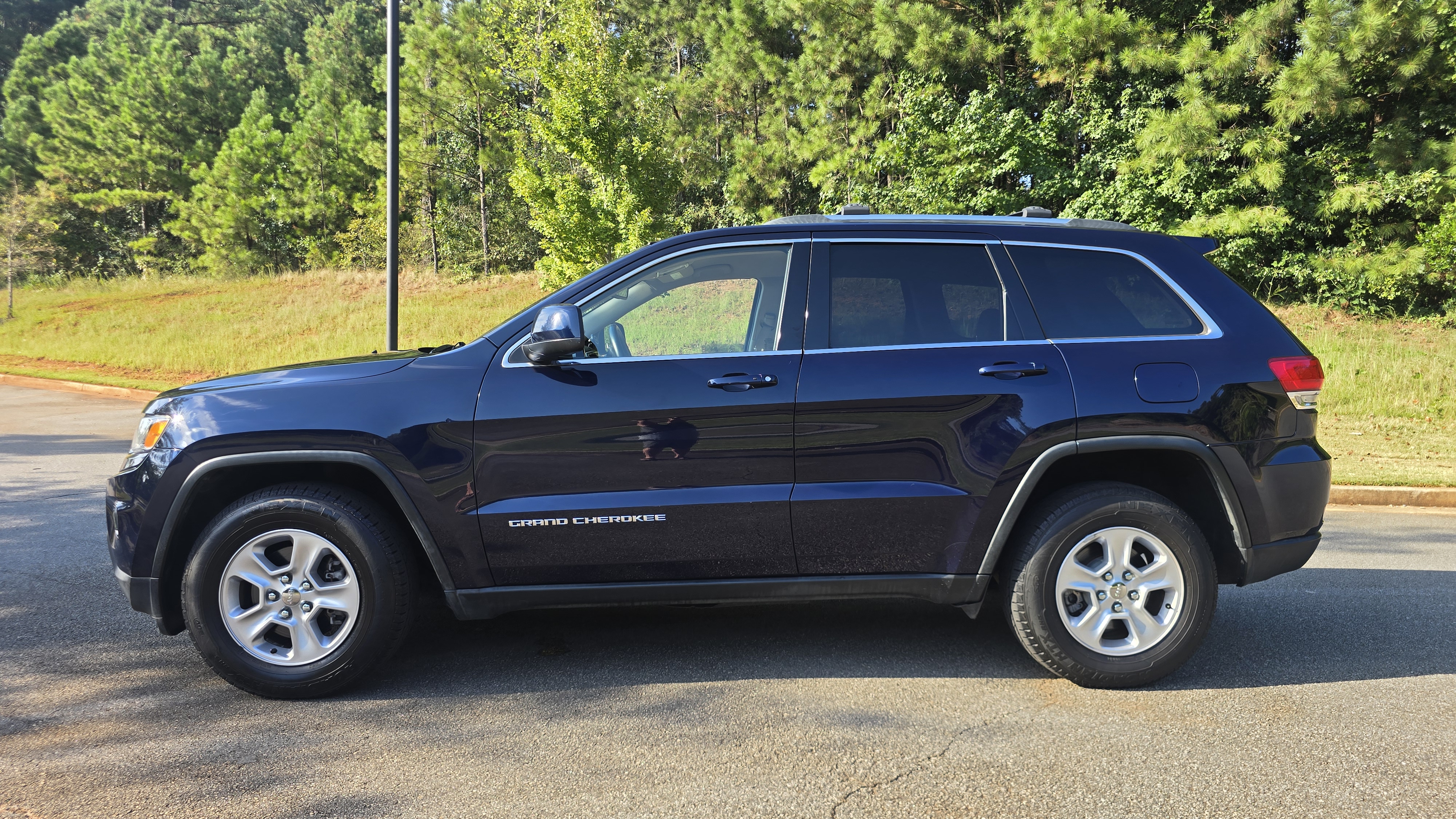 Used 2014 Jeep Grand Cherokee Laredo w/ Quick Order Package 23E AWD/4WD image 2