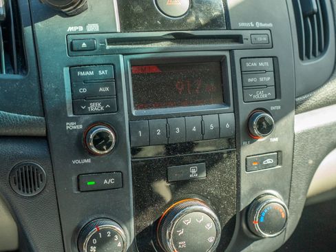 Used 2010 Kia Forte EX image 9