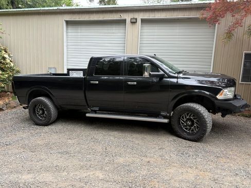 Used 2018 RAM 3500 Laramie AWD/4WD image 2