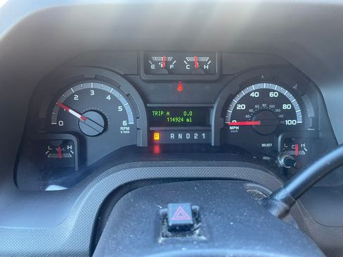 Used 2011 Ford E-350 and Econoline 350 XLT image 6