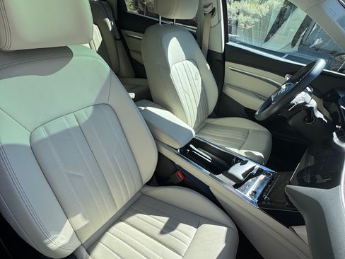 Used 2022 Audi e-tron Premium Plus image 11