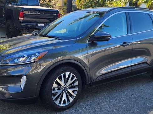 Used 2020 Ford Escape Titanium image 7