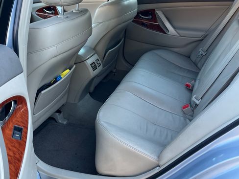 Used 2011 Toyota Camry Hybrid Sedan 4D image 8