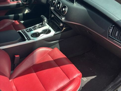 Used 2019 Kia Stinger GT1 RWD image 11