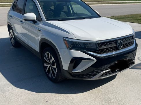 Used 2022 Volkswagen Taos SE image 2