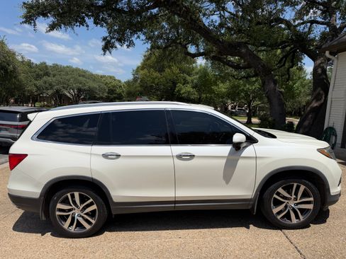 Used 2017 Honda Pilot Touring image 5