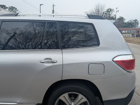 Used 2012 Toyota Highlander Limited w/ Tow Pkg image 4