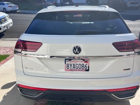 Used 2021 Volkswagen Atlas Cross Sport SE w/ Panoramic Sunroof Package image 4