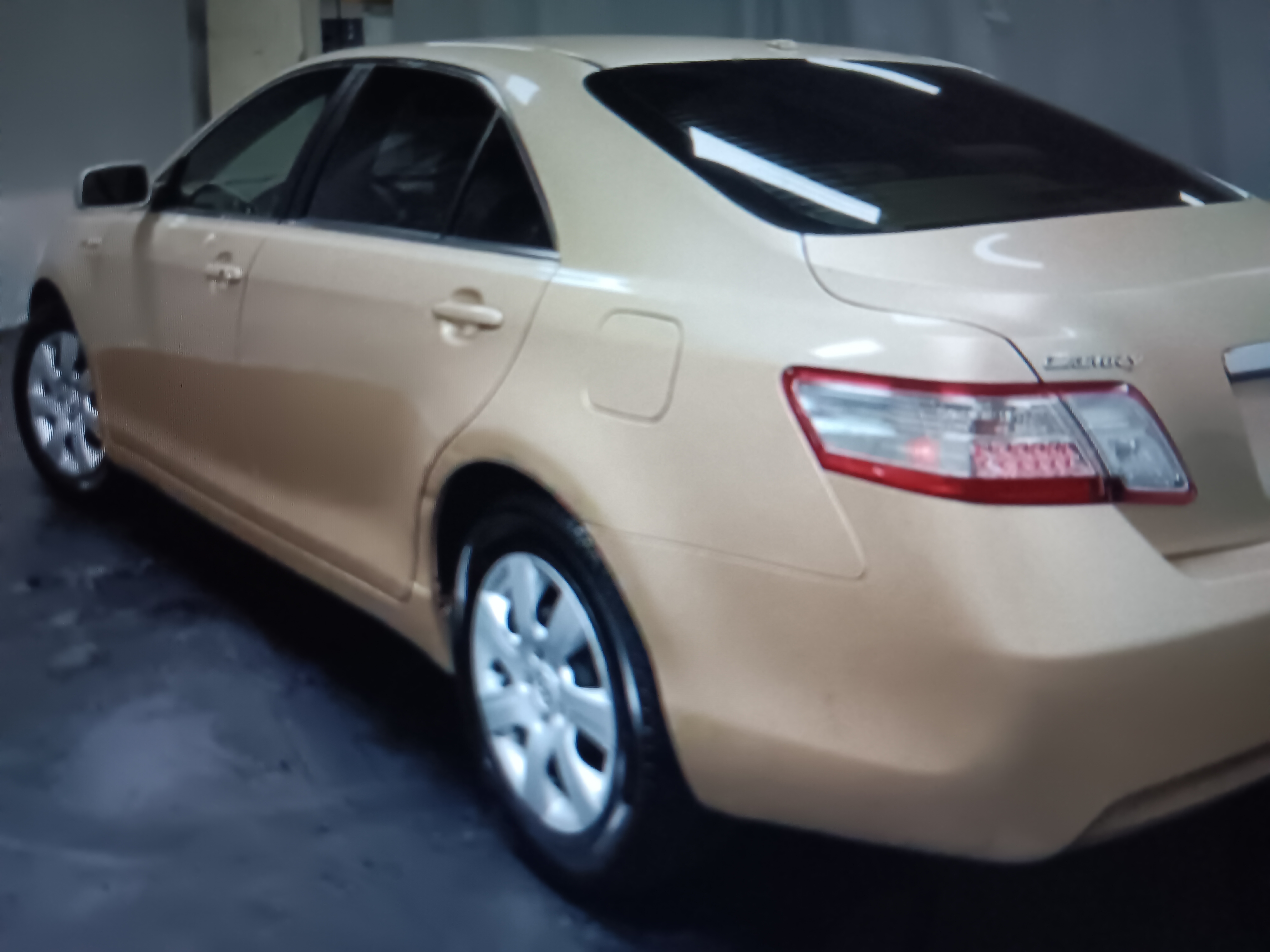 Used 2011 Toyota Camry LE w/ LE Extra-Value Pkg FWD image 1
